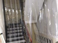 Rèm nhựa (màn nhựa) ngăn lạnh điều hòa lắp đặt tại cửa quá ăn giúp ngăn thất thoát hơi lạnh