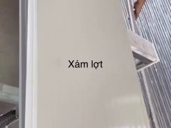 Mẫu ván nhựa màu xám nhạt . Hình ảnh thực tế tại kho