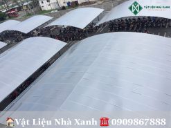 Tấm poly rỗng màu xám VLNX thi công mái lợp nhà xe siêu thị